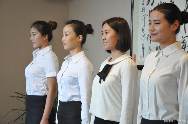 內(nèi)外兼修 文化經(jīng)紀(jì)人服務(wù)中的專業(yè)禮儀與個(gè)人形象塑造